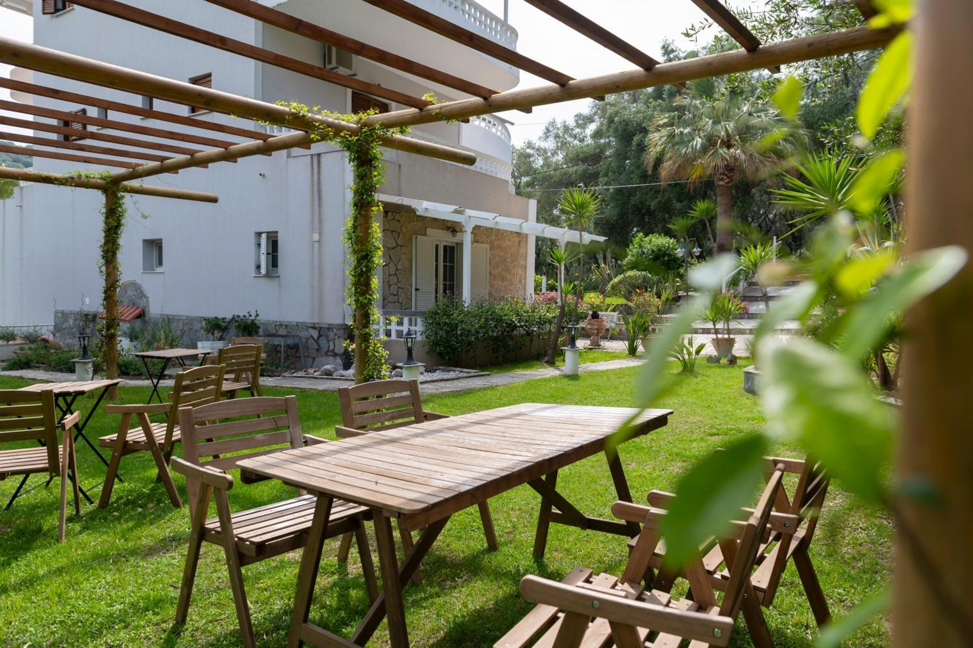 Golden Sun Aparthotel Парга Екстериор снимка